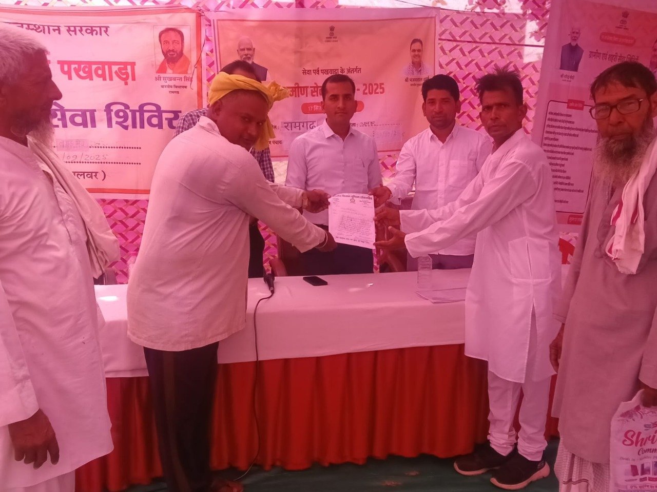 भारतीय किसान यूनियन लोक शक्ति ने इंदिरा रसोई खोलने की मांग को लेकर एसडीएम को सौंपा ज्ञापन