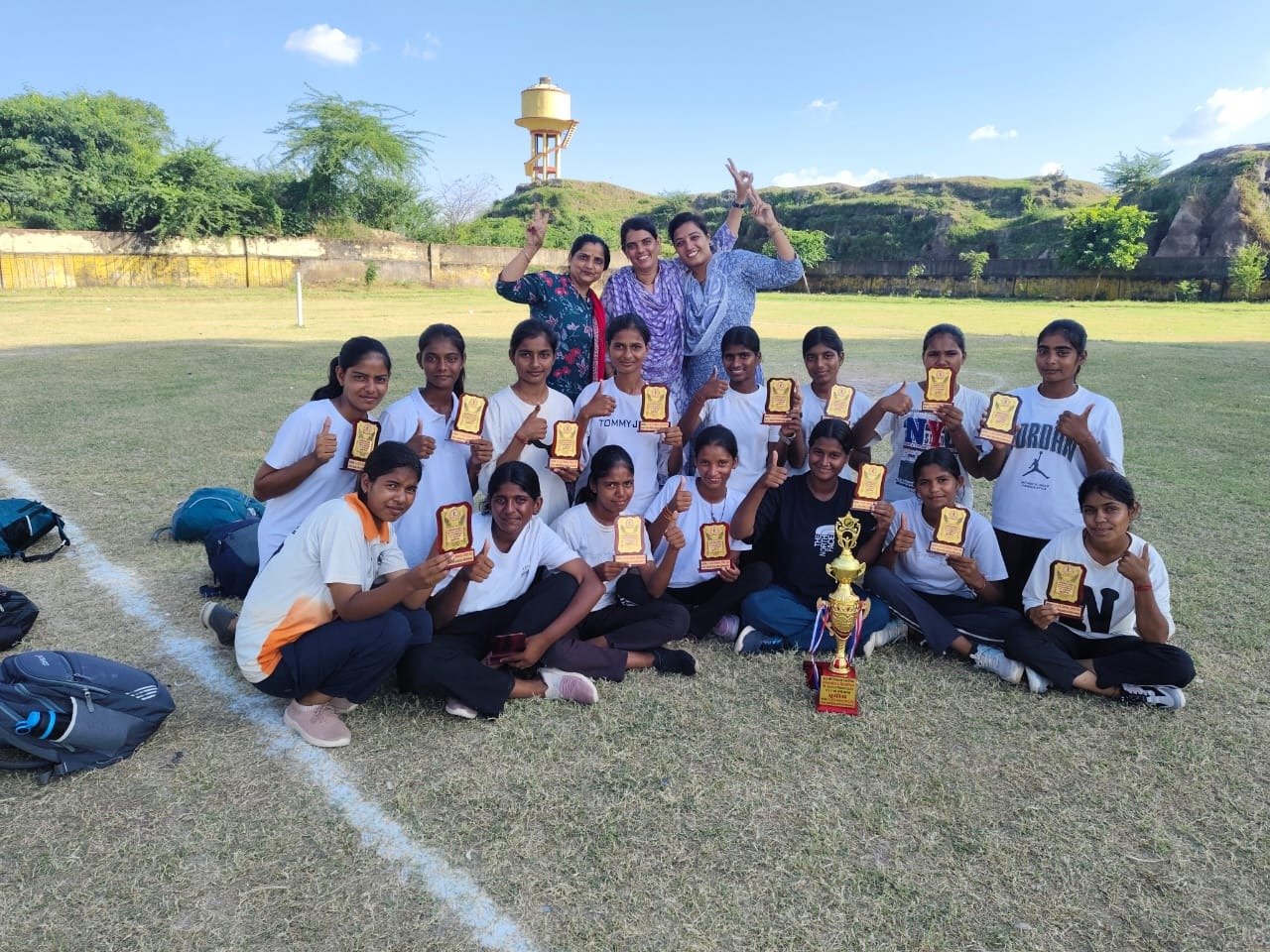रा. बा. उ.मा. विद्यालय लाम्बाहरिसिंह की 3 छात्राओं का राज्य स्तरीय प्रतियोगिता के लिए चयन, सॉफ्टबॉल टीम ने जीता तृतीय स्थान
