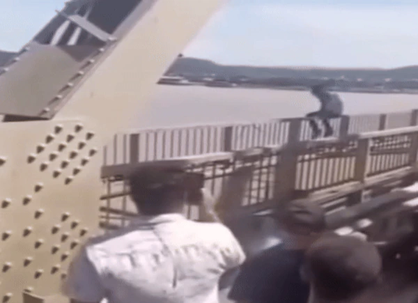 असम में सिंगर जुबीन गर्ग की मौत: फैंस की प्रतिक्रिया और खतरनाक प्यार