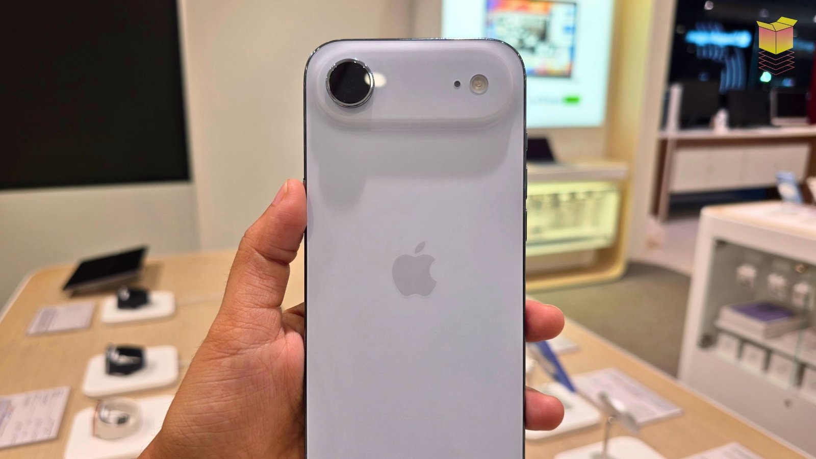 iPhone Air First Impressions: बेहद पतला और हल्का, जानें यूजर एक्सपीरियंस