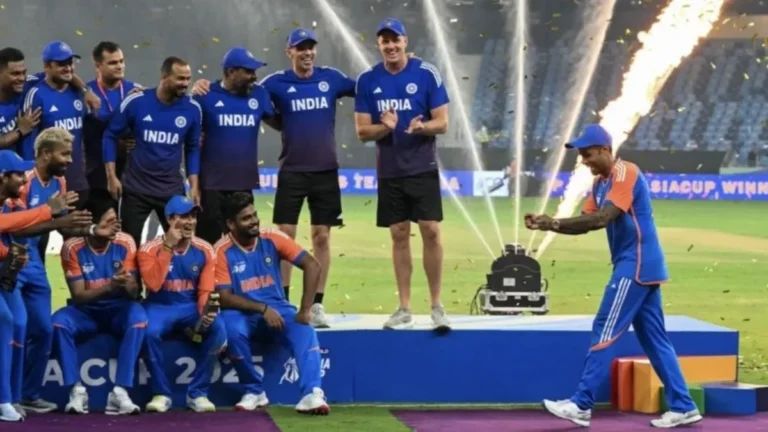 02 10 2025 ab de villiers asia cup trophy 24067342