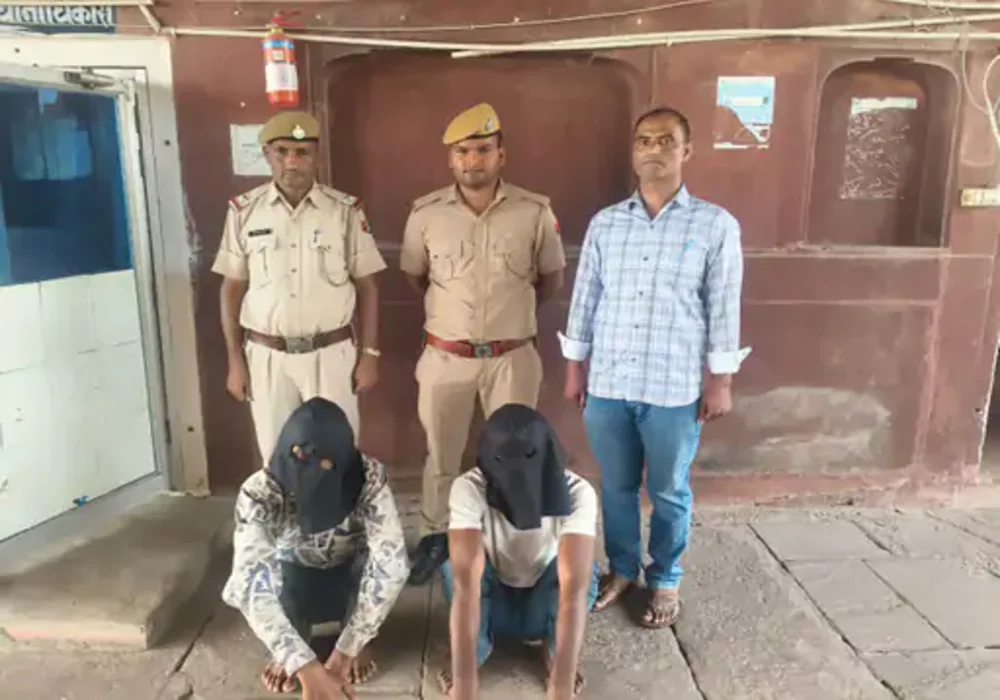 धौलपुर: लिफ्ट देने के बहाने यात्री को जंगल में लूटने वाले दो आरोपी गिरफ्तार
