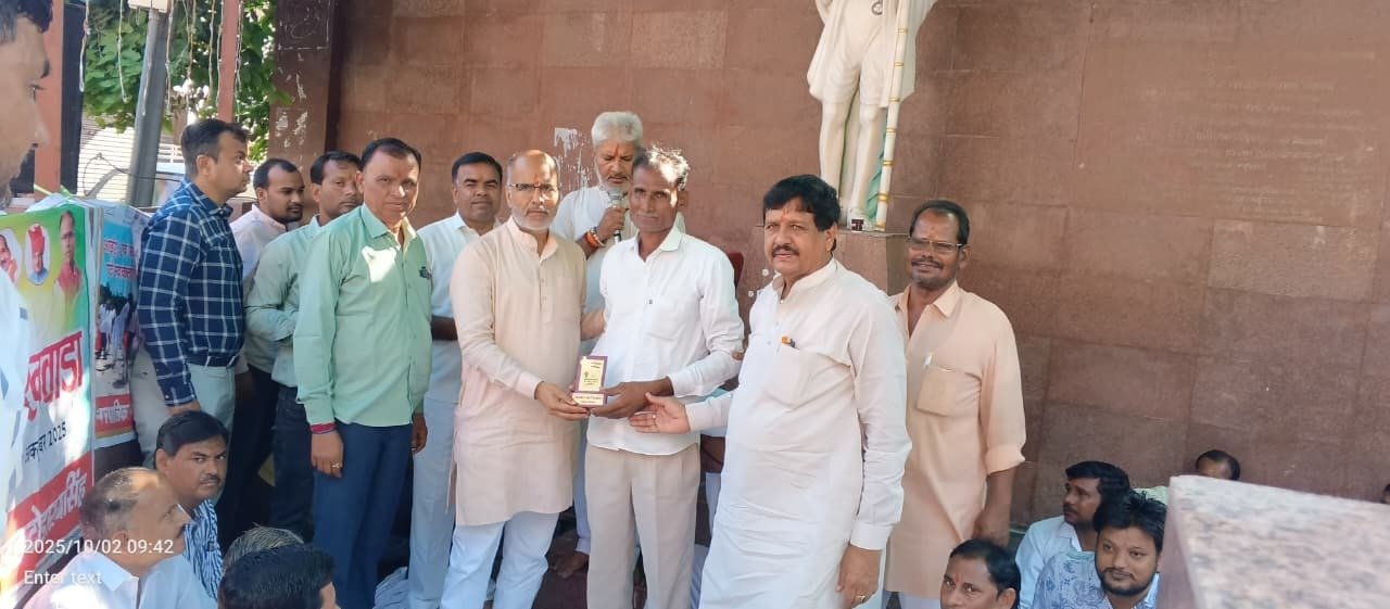 टोडारायसिंह में गांधी-शास्त्री जयंती पर श्रद्धांजलि, सफाई मित्रों को किया गया सम्मानित