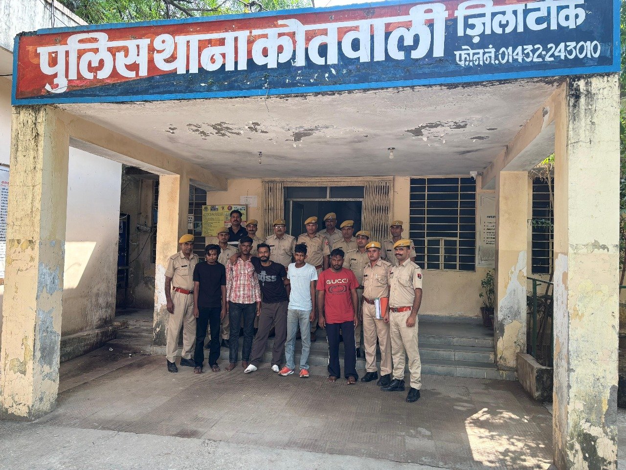 नाबालिग छात्रा से छेड़छाड़ और धर्मांतरण की धमकी मामले में 5 गिरफ्तार, पुलिस पर लगे जिंदाबाद के नारे