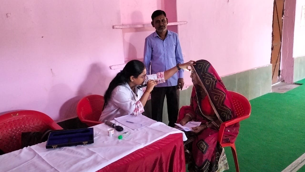 नागदा में निःशुल्क नेत्र शिविर सफलतापूर्वक संपन्न, 128 मरीजों की जांच और 27 मरीज ऑपरेशन हेतु चयनित