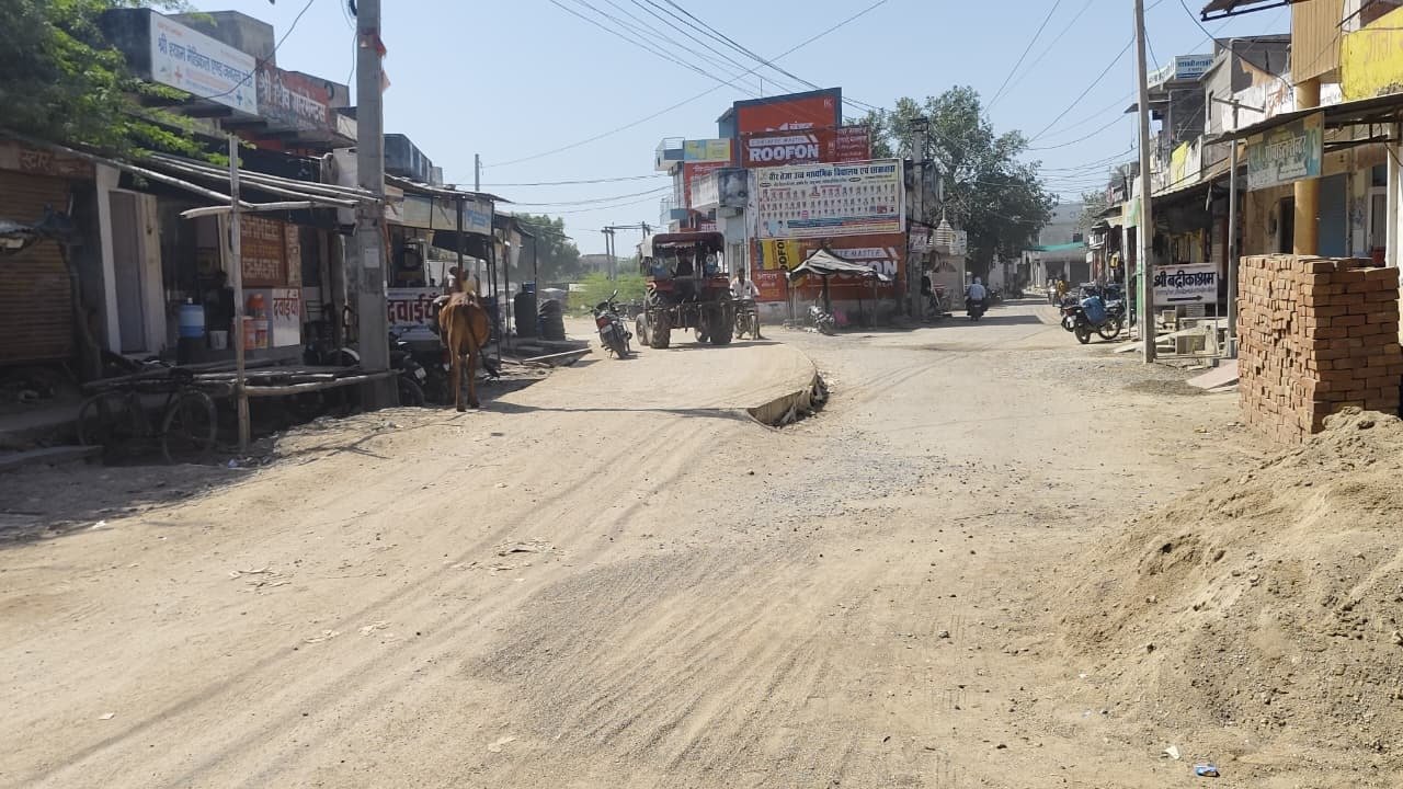 दीपावली से पहले अधूरी सीसी रोड से व्यापारियों में रोष