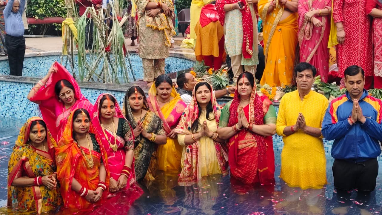 कृष वाटिका में छठ पूजा का भव्य आयोजन, संजीव अग्रवाल ने दिया पर्यावरण संरक्षण का संदेश