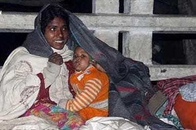 बेसहारों का सहारा बने श्याम कुशवाह – सर्दी से पहले जरूरतमंदों को बांटे ऊनी वस्त्र