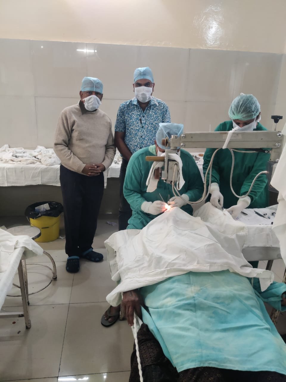 शाहपुरा में 110 मरीजों का निःशुल्क नेत्र लेंस प्रत्यारोपण, त्रिवेणी धाम में आयोजित हुआ चिकित्सा शिविर
