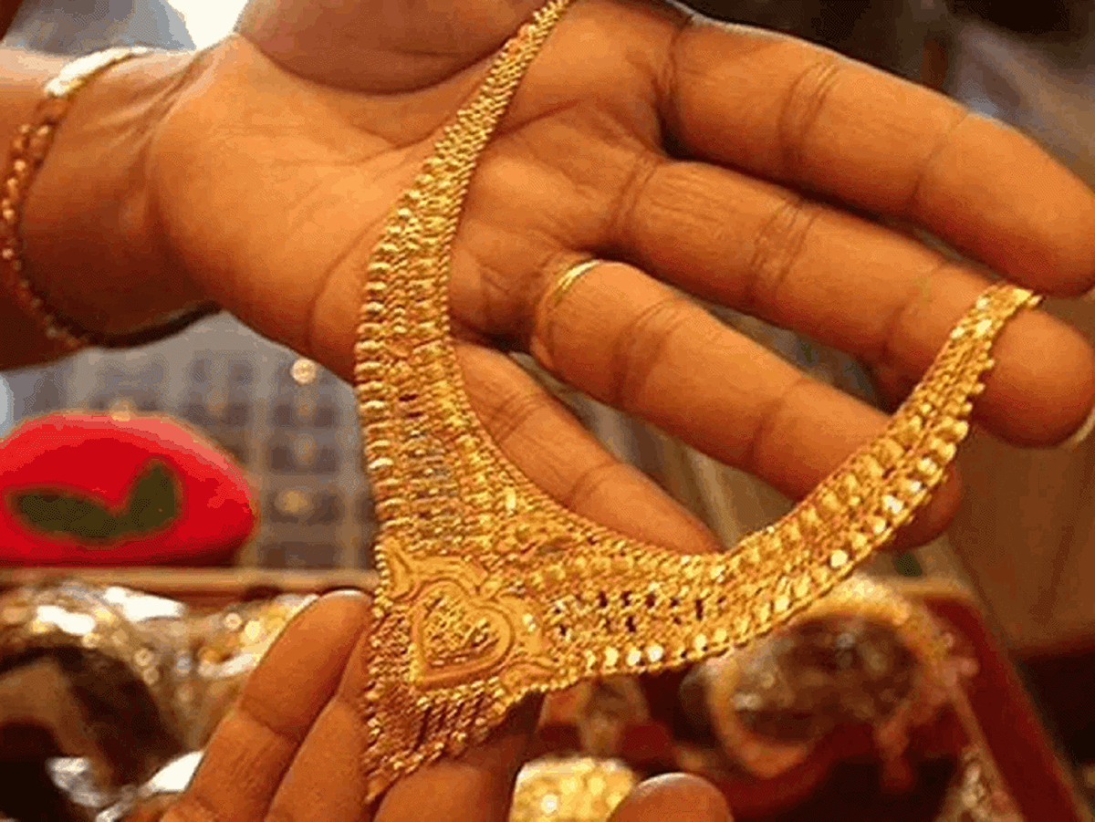 शादियों के सीजन से पहले सोने की कीमतों में गिरावट, जानें 4 नवंबर को आपके शहर का रेट