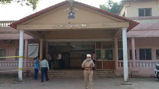 ठाणे में सनसनी: 17 साल के लड़के ने अपनी दोस्त को जिंदा जलाया, जानें पूरी घटना