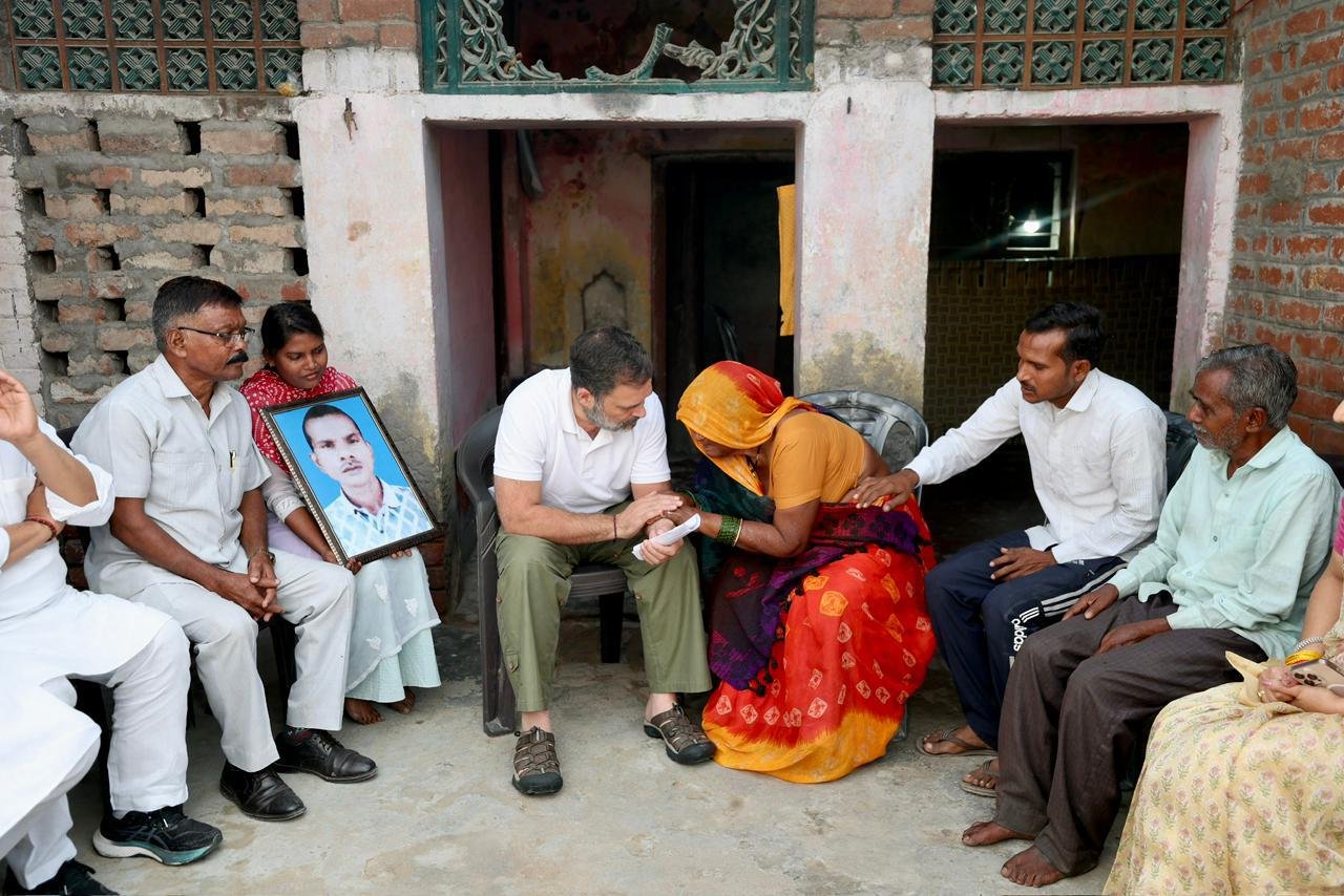 राहुल गांधी फतेहपुर पहुंचे, हरिओम वाल्मीकि परिवार से मिलने पर सियासी घमासान