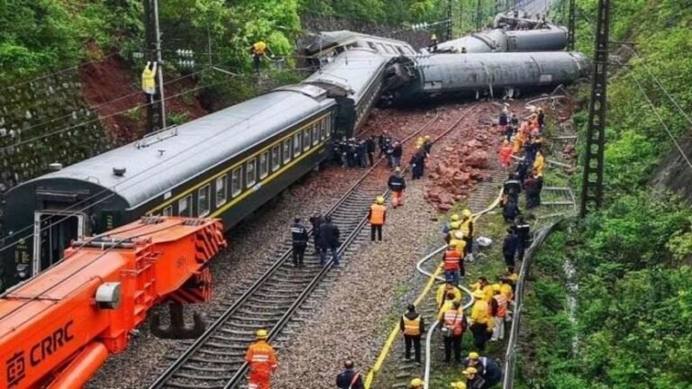 2021 6image 12 47 086629912china train accident.jp 1