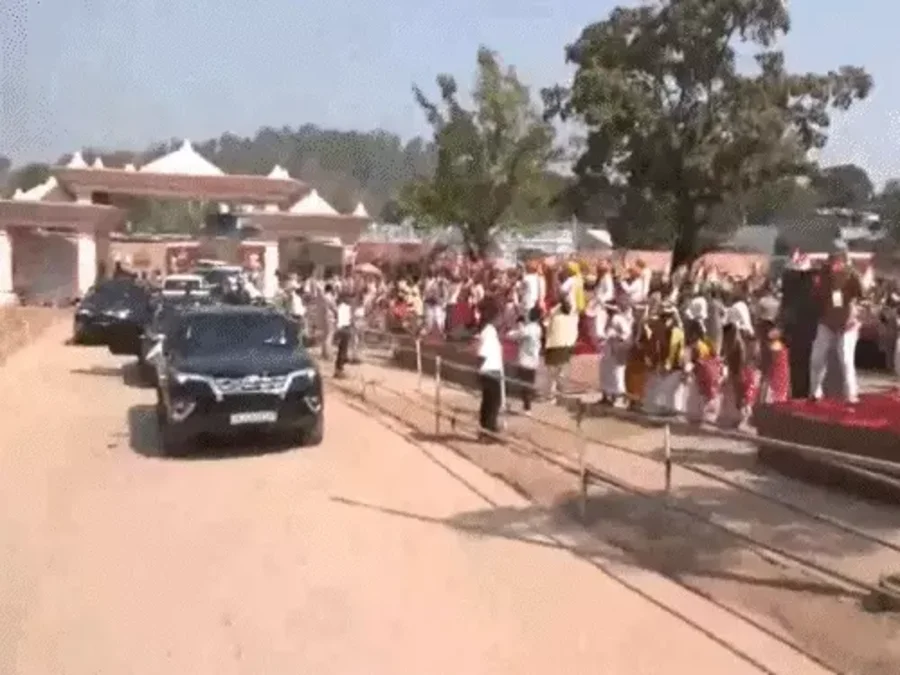 PM मोदी ने देवमोगरा मंदिर में पूजा की, 4 किमी रोड शो किया, ₹9700 करोड़ की परियोजनाओं का शुभारंभ आज