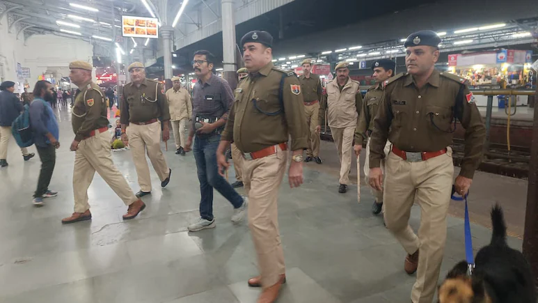 अजमेर स्टेशन पर दादर एक्सप्रेस को उड़ाने की साजिश! हड़कंप, तीन युवक हिरासत में