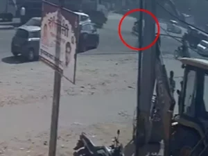 जयपुर–सीकर हाईवे पर भीषण हादसा: डंपर ने बाइक को कुचला 2 785