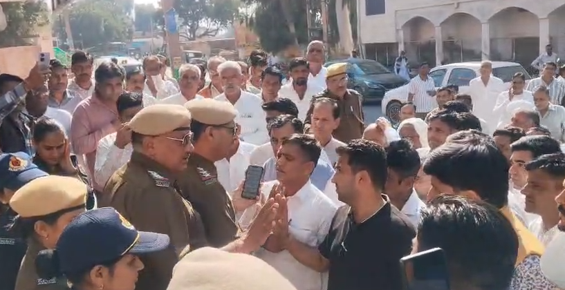 रायसिंहनगर में बिश्नोई मंदिर अध्यक्ष विवाद पर बवाल: कार्यग्रहण को लेकर धरना, स्टेट हाईवे जाम, भारी पुलिस तैनात