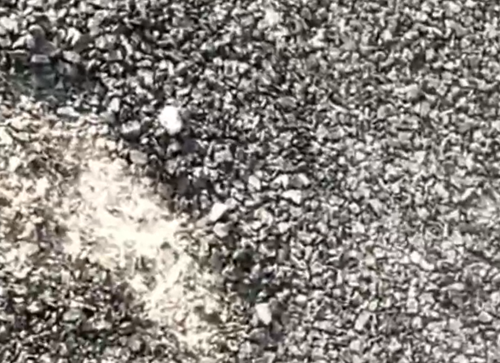 शिव क्षेत्र में 6 किमी सड़क पैचवर्क पर विवाद, ग्रामीणों ने घटिया निर्माण का लगाया आरोप