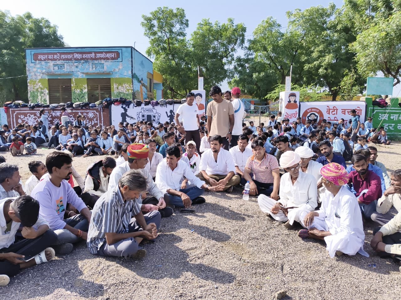 मालगढ़ में शिक्षकों की कमी से भड़के ग्रामीण, छात्रों संग की स्कूल तालाबंदी – शिक्षा विभाग के खिलाफ फूटा गुस्सा