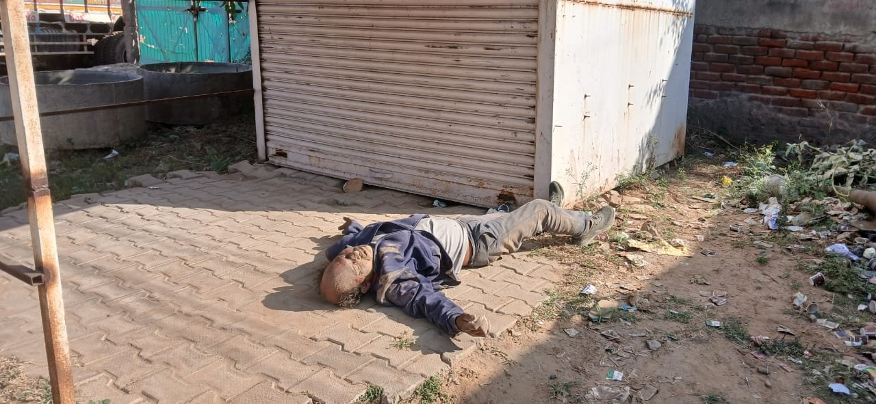 भिवाड़ी डीटीओ ऑफिस के पास मिला 45 वर्षीय अज्ञात युवक का शव, इलाके में मची सनसनी |