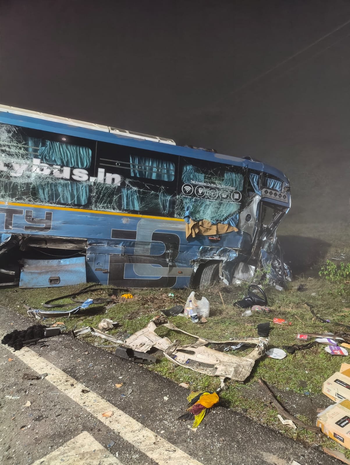 टोंक के अलीगढ़ में बस और ट्रेलर की जोरदार भिड़ंत, तीन लोग गंभीर घायल