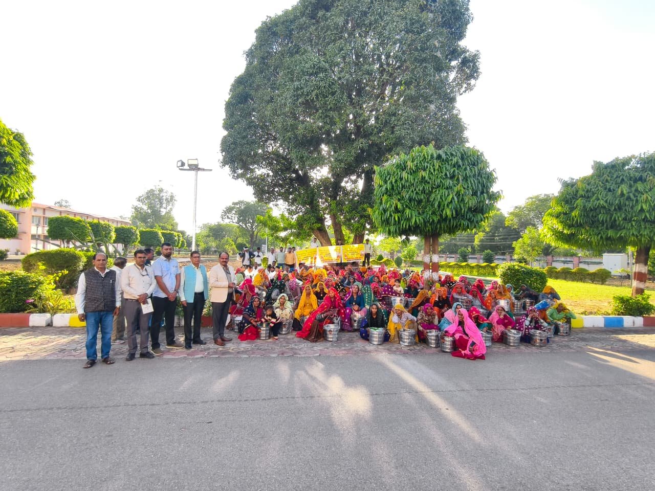 अविकानगर भेड़ एवं ऊन अनुसंधान संस्थान की टीएसपी उपयोजना के तहत दौसा जिले में भगवान बिरसा मुंडा पर संगोष्ठी और जनजाति किसानों को सामग्री वितरण