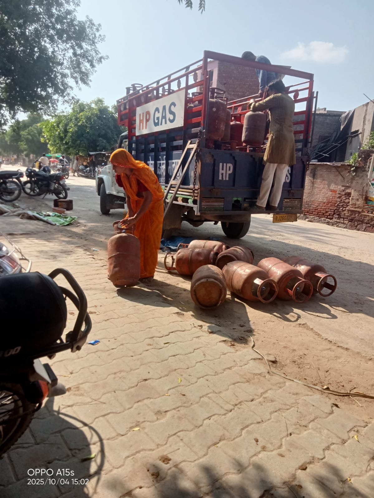 आबादी क्षेत्र में गैस सिलेंडरों का अवैध स्टॉक: मालपुरा के टोरडी इलाके में बड़ा हादसा कभी भी संभव