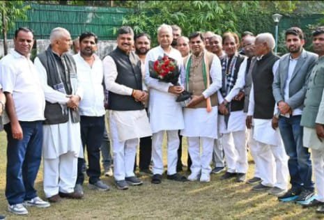 जमवारामगढ़ के नवनियुक्त कांग्रेस जिला अध्यक्ष गोपाल मीणा ने की अशोक गहलोत से शिष्टाचार भेंट