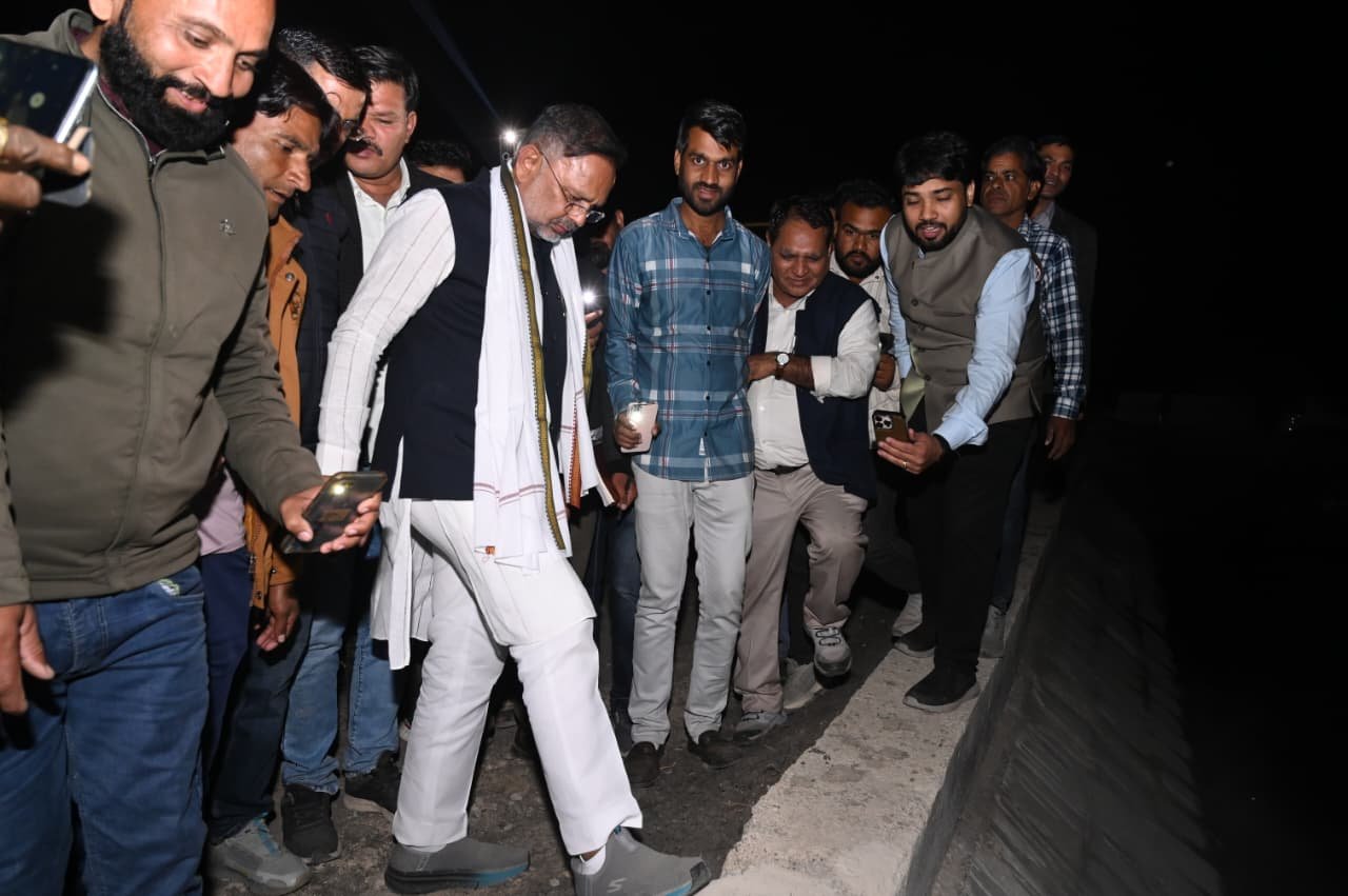 घटिया निर्माण पर सख्त हुए ऊर्जा मंत्री नागर, आलनिया नहरों का देर रात निरीक्षण