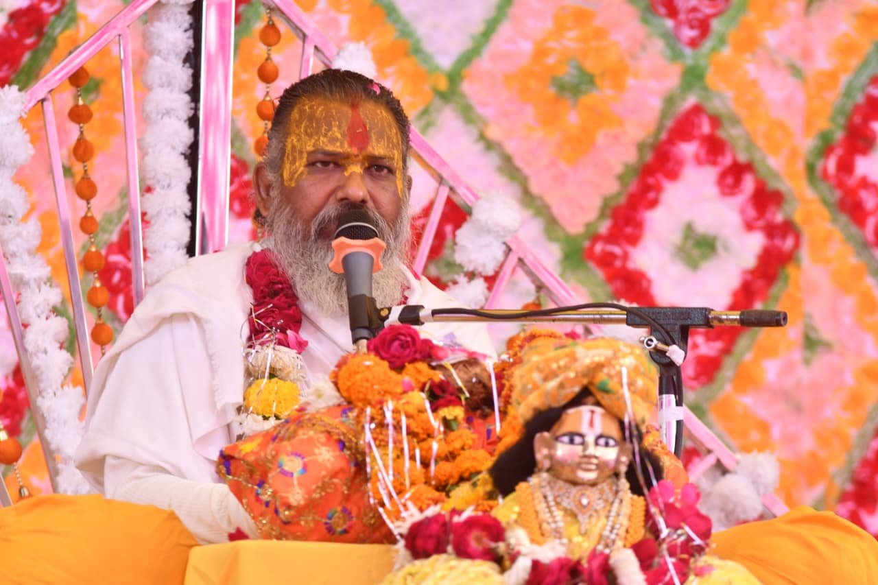 अभिरामदास त्यागी बोले: निंदा से बचकर और अहंकार त्यागकर ही ईश्वर की प्राप्ति