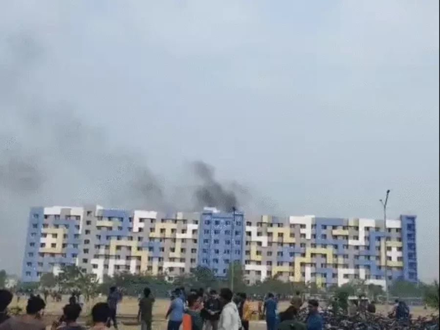 MP सीहोर VIT यूनिवर्सिटी में छात्रों का उग्र प्रदर्शन: आगजनी और हंगामा, प्रशासन जांच में
