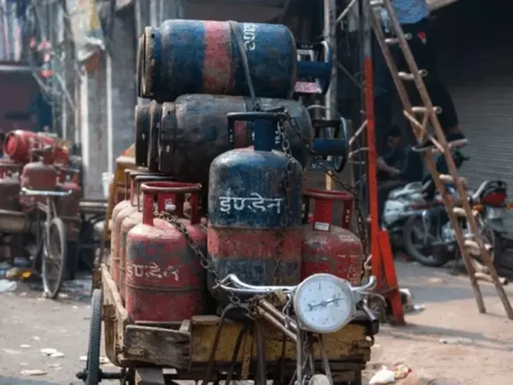 ezgifcom animated gif maker 8 1761965747 ezgif.com resize