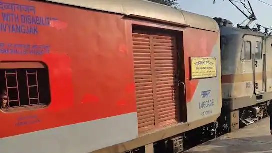 महाराष्ट्र में बम की अफवाह से हड़कंप, ट्रेन में मिला “ISI-पाकिस्तान जिंदाबाद” संदेश