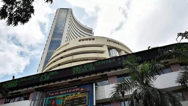 sensex jumps over 250 points nifty tops 24000 it stocks lead