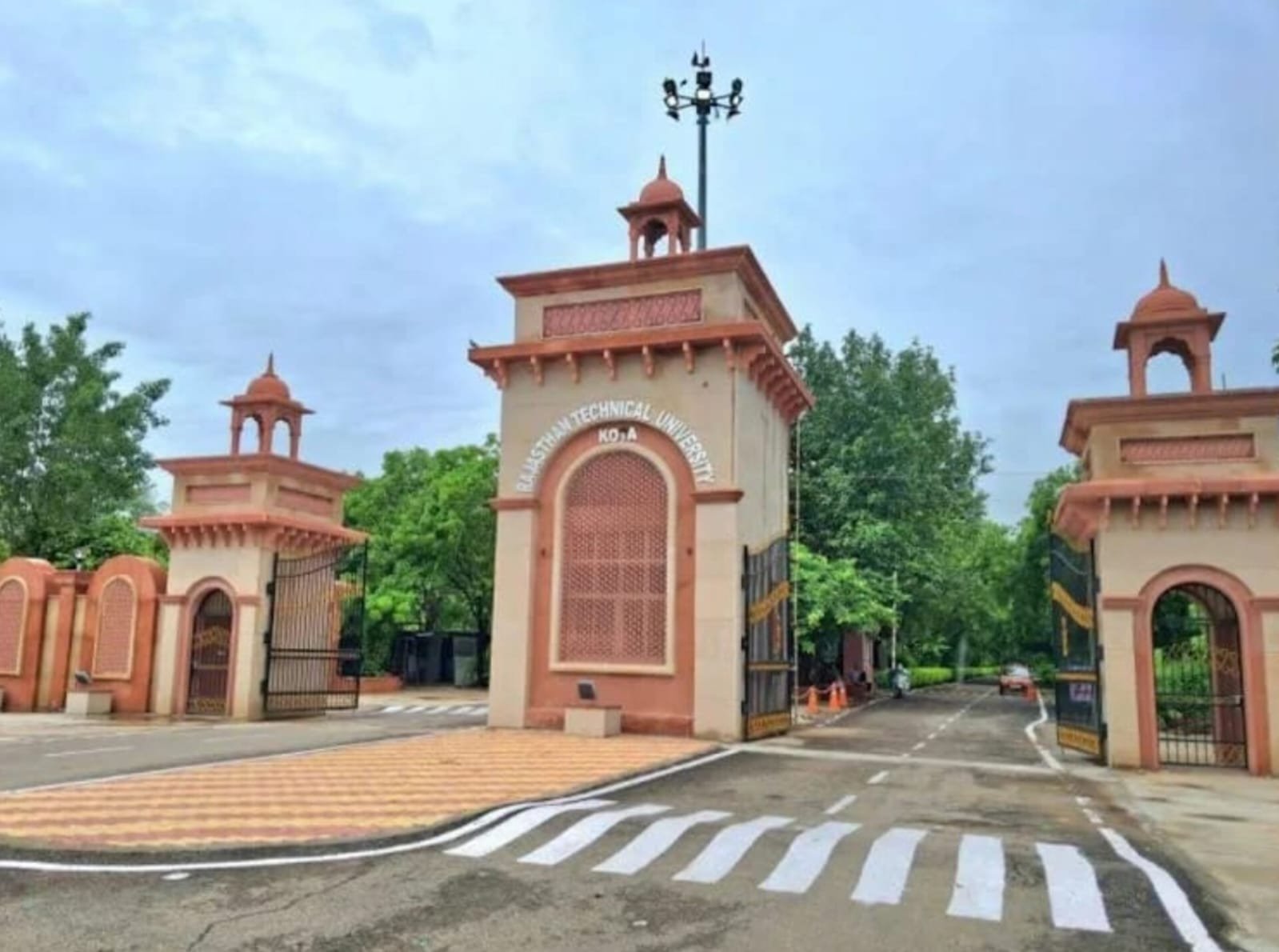 राजस्थान तकनीकी विश्वविद्यालय QR Code: 1 जनवरी 2026 से सभी डिग्री, डिप्लोमा और प्रमाणपत्रों में लागू, एक क्लिक में मिलेगा छात्र का पूरा डेटा