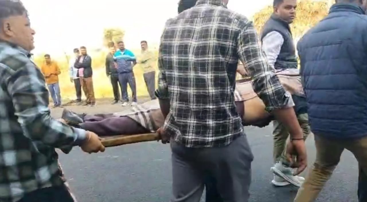 Chechat Toll Plaza Road Accident: दिल्ली–मुंबई एक्सप्रेसवे पर भीषण हादसा, तेज रफ्तार कंटेनर ने कार को पीछे से मारी टक्कर, दो महिलाओं की मौत