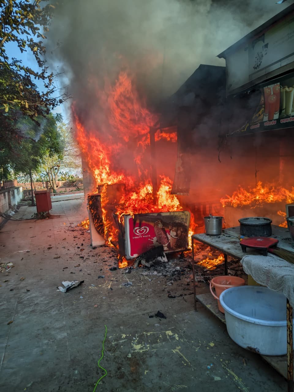 Kota Canteen Fire: कोटा के सेवन वंडर्स की कैंटीन में भीषण आग, दमकल ने 30 मिनट में पाया काबू, बड़ा हादसा टला