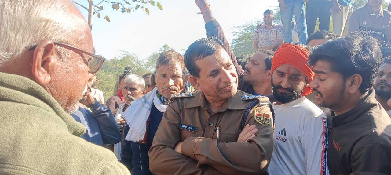 Baran Temple Priest Assault: पुजारी से मारपीट पर भड़के ग्रामीण, रानी बड़ोद थाने का घेराव