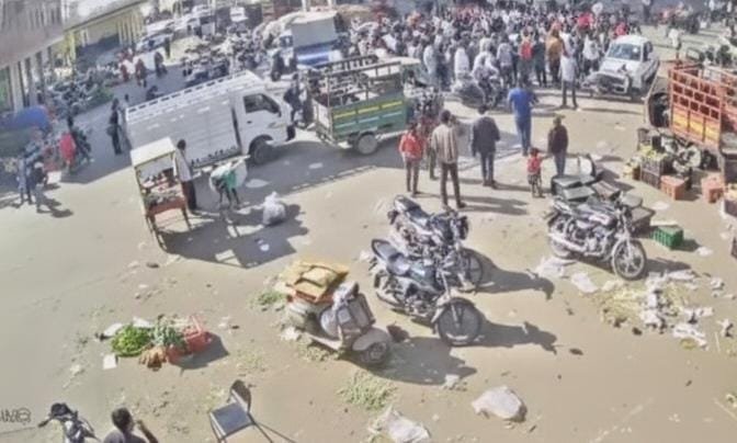 Jodhpur Mandi Assault Case: भदवासिया मंडी में व्यापारी पर दिनदहाड़े हमला, लोहे के पाइप से पीटा, CCTV में कैद गुंडागर्दी