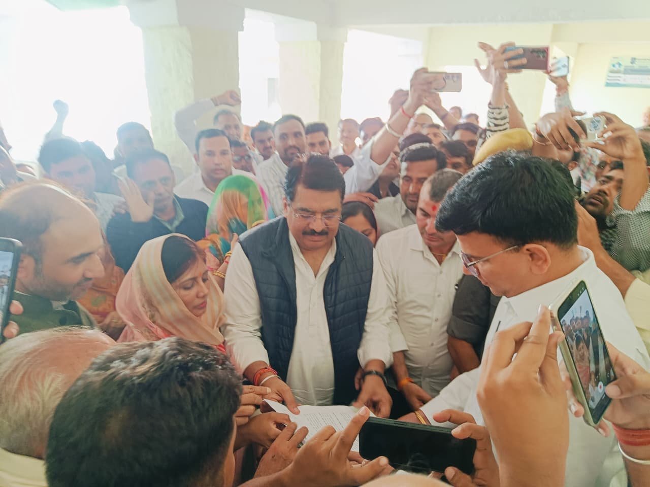 Mahatma Gandhi Name Controversy NREGA: बागौड़ा में कांग्रेस का जोरदार विरोध, नरेगा से गांधी नाम हटाने पर भड़के नेता, राष्ट्रपति के नाम सौंपा ज्ञापन