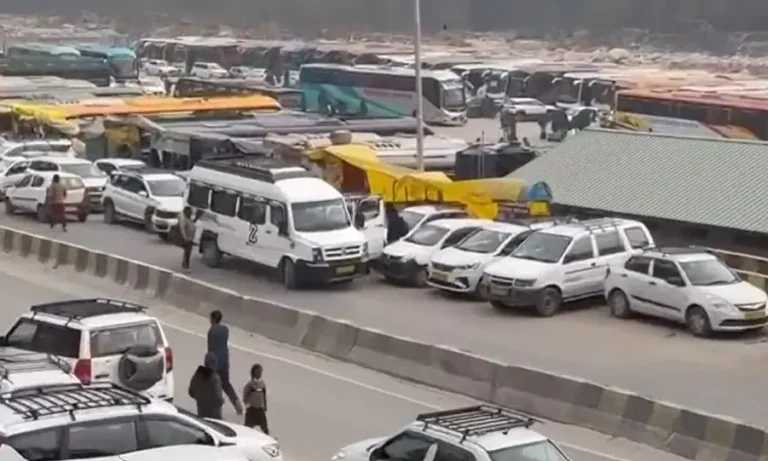 हिमाचल प्रदेश में पर्यटकों की भीड़