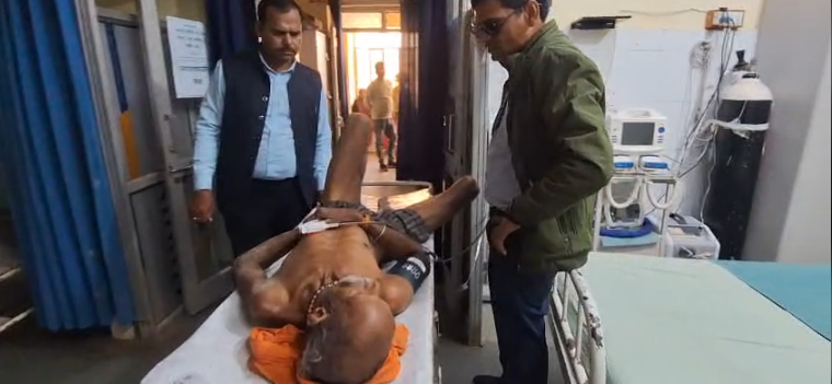 Brother Attacks Brother Over House Dispute: अयाना थाना क्षेत्र के दुधली गांव में मकान विवाद ने लिया हिंसक रूप, भाई ने भाई पर किया जानलेवा हमला