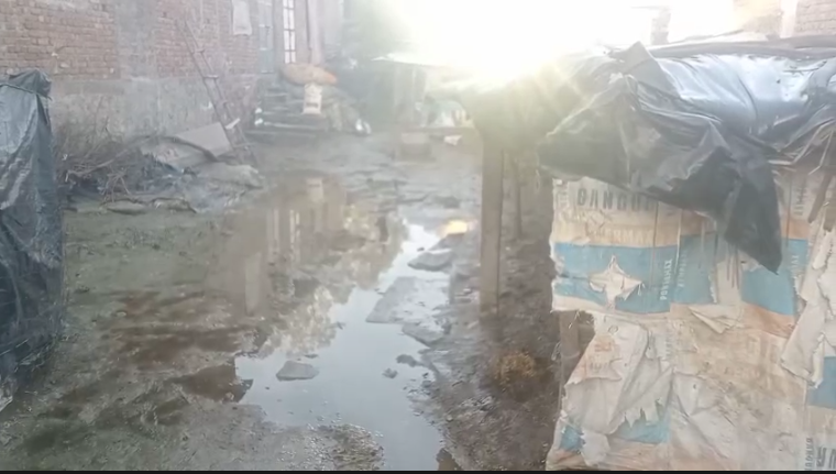 Uniyara Canal Breach Tonk: उनियारा में गलवा बांध की नहर टूटी, घरों में घुसा पानी, प्रशासन पर लापरवाही के आरोप