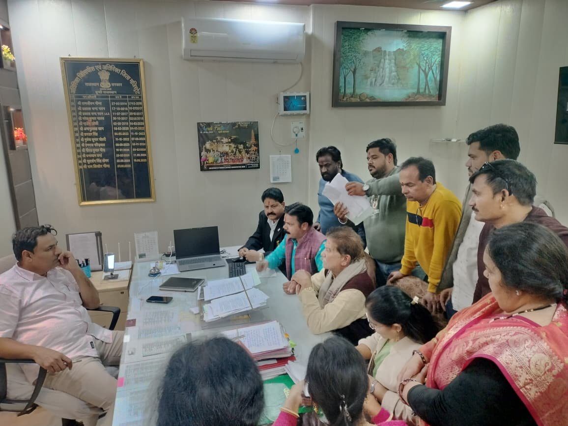 बूंदी में IAS संतोष वर्मा के खिलाफ ब्राह्मण समाज का उग्र प्रदर्शन, पुतला फूंका – बर्खास्तगी की मांग तेज