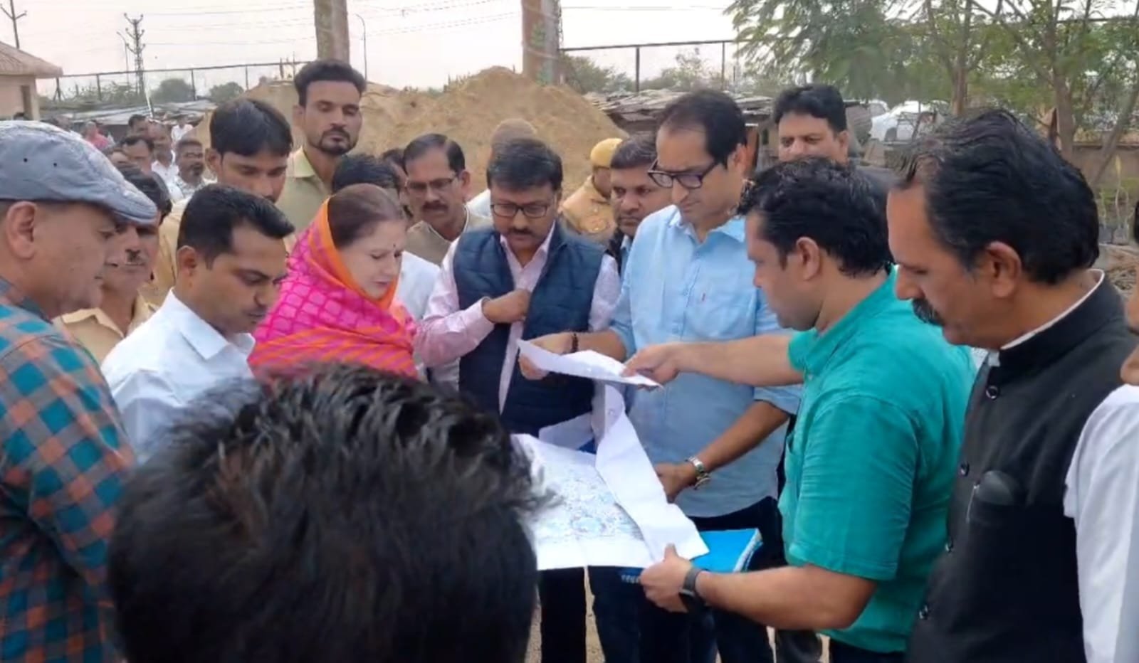 लाडपुरा विधायक कल्पना देवी स्मृति वन पहुंचीं, विकास कार्यों पर अधिकारियों से की अहम चर्चा