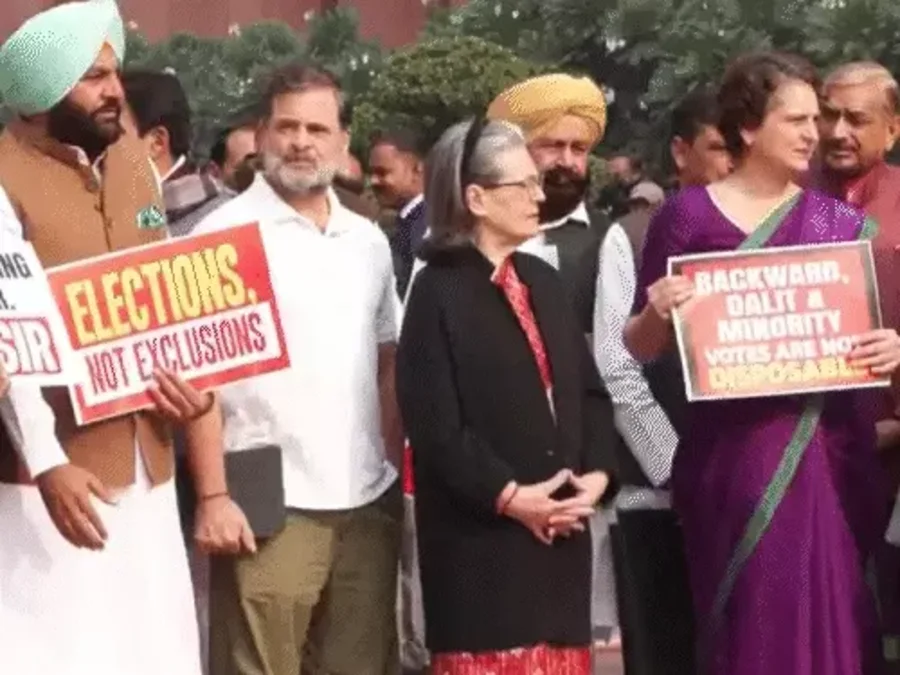 लोकसभा में विपक्ष का हंगामा, SIR पर वेल तक पहुंचे सांसद; मल्लिकार्जुन खड़गे बोले लोकतंत्र बचाना जरूरी