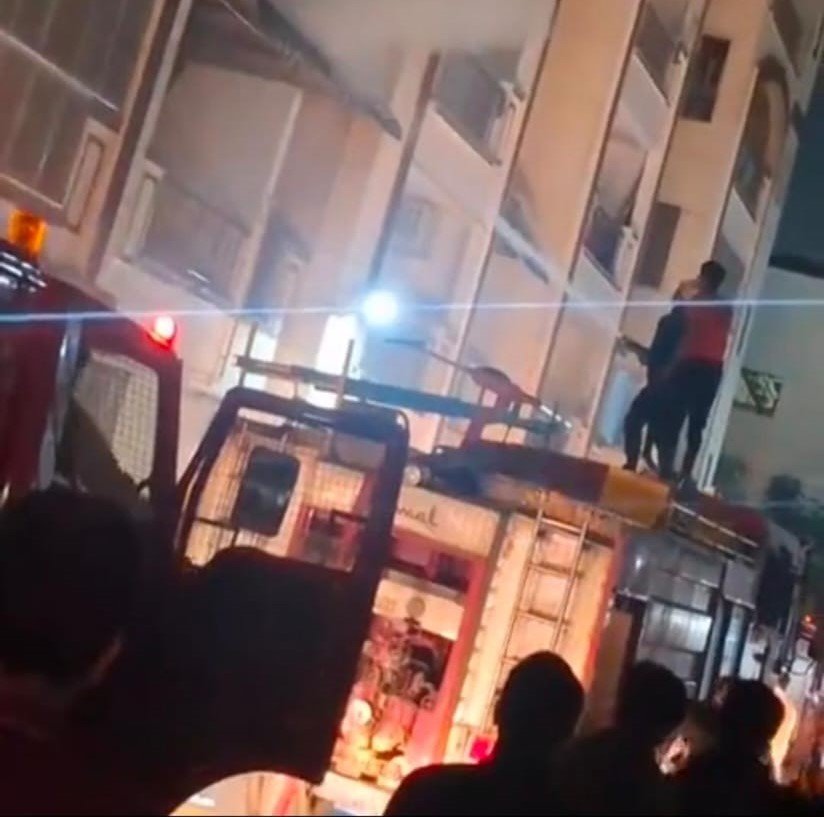 Jodhpur Apartment Fire Safety Lapse: शोभावतों की ढाणी स्थित विक्टोरियन पैलेस सोसाइटी में देर रात भीषण आग, फायर सिस्टम फेल, एग्जिट गेट की जगह पार्किंग, बड़ा हादसा टला