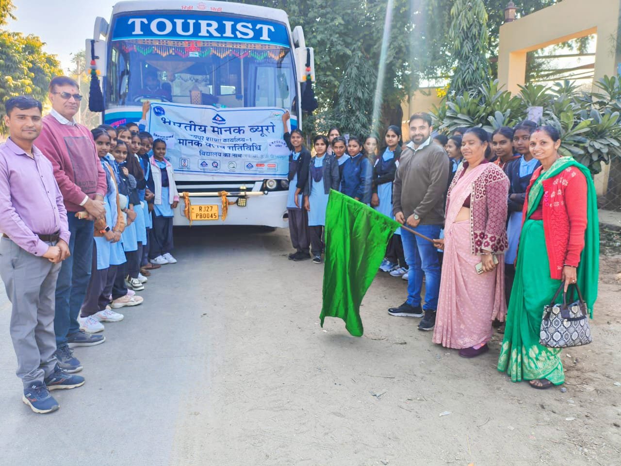 एकदिवसीय एक्सपोज़र विजिट 2025 : अंबापुरा राजकीय बालिका विद्यालय की छात्राओं को औद्योगिक भ्रमण हेतु किया रवाना