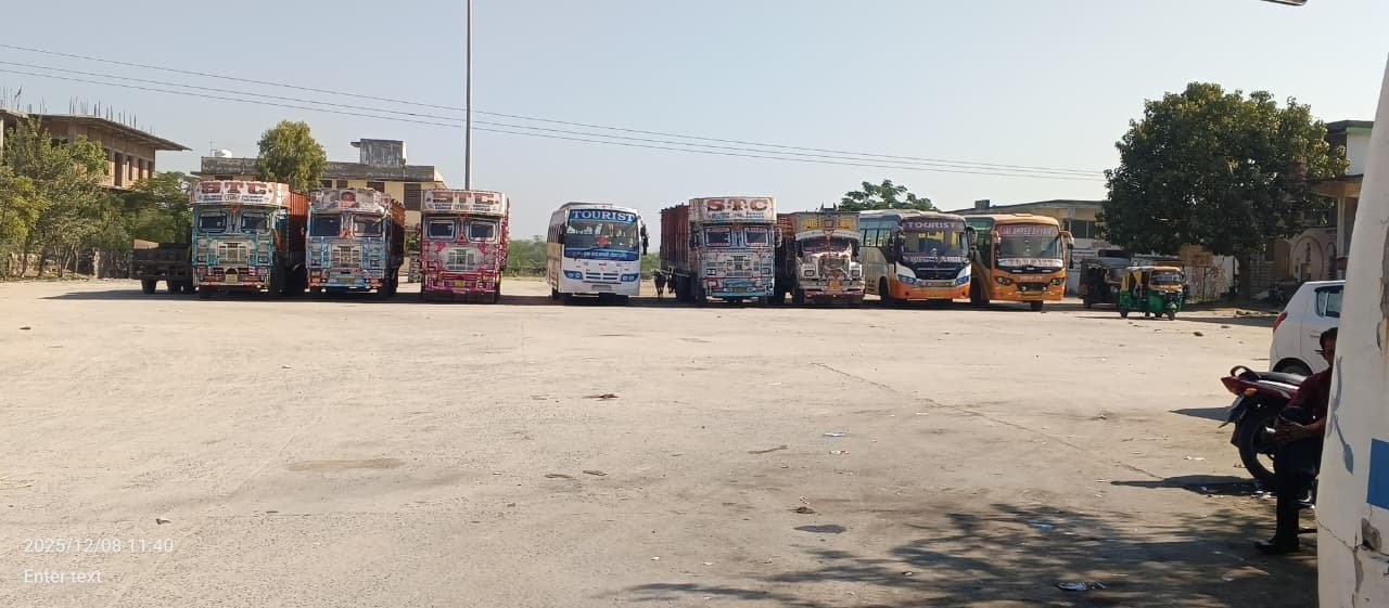 रैन बसेरा अवैध पार्किंग समस्या 2025: टोडारायसिंह में अन्नपूर्णा रसोई आने-जाने वालों की बढ़ी परेशानी, प्रशासन बेखबर