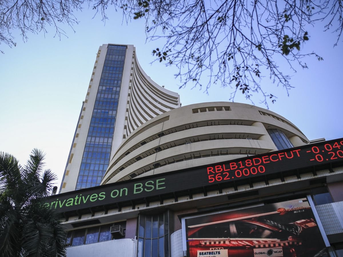 सेंसेक्स में तेजी: 150 अंक चढ़कर 84,800 पर, निफ्टी भी उछला—IT सेक्टर ने बाजार को नई रफ्तार दी positive powerful